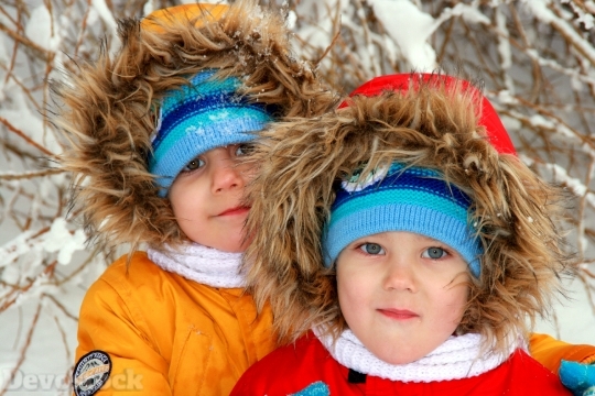 Devostock Twins Brothers Winter Snow 0 4K