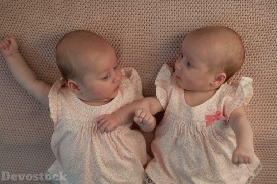 Devostock Twins Child Family For 4K