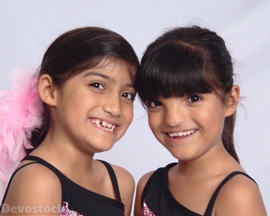Devostock Twins Sisters Girls Together 4K
