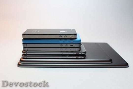 Devostock apple-devices-cellphone-close-up-341523