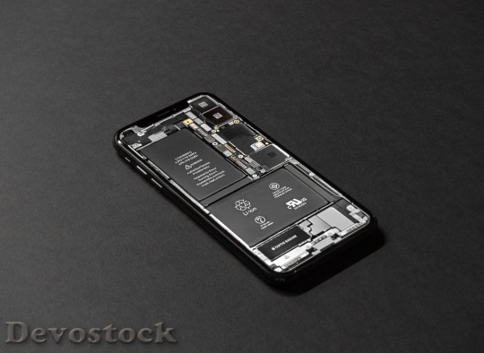 Devostock battery-black-background-cellphone-719399