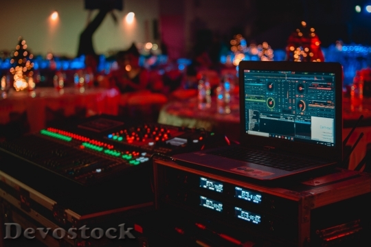 Devostock blur-bokeh-electronics-919734