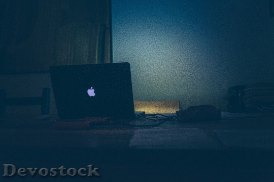 Devostock dark-desk-laptop-132650