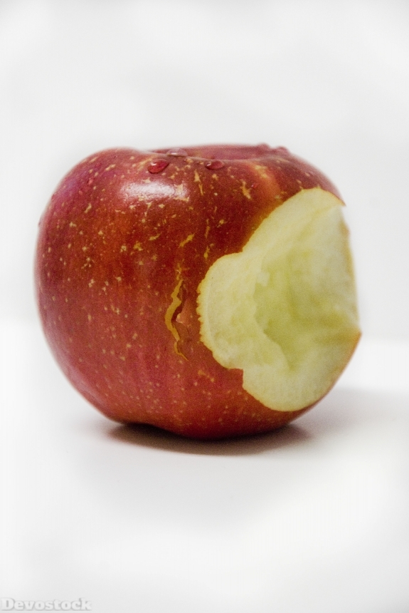 Devostock Apple Red Apple Bite