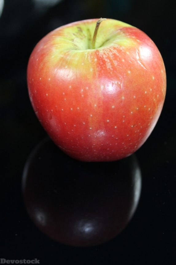 Devostock Apple Red Stengel Fruit