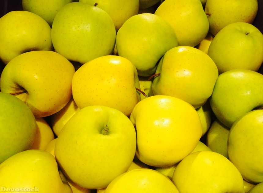 Devostock Apple Yellow Fruit Healthy