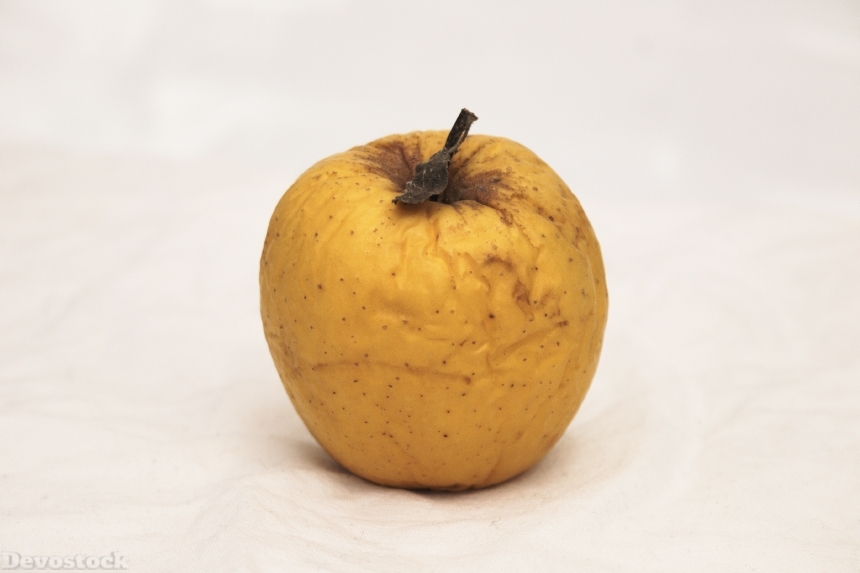 Devostock Apple Yellow Skin Withered