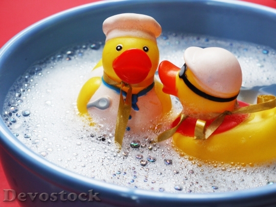 Devostock Bath Splashing Ducks Joy 160992.jpeg