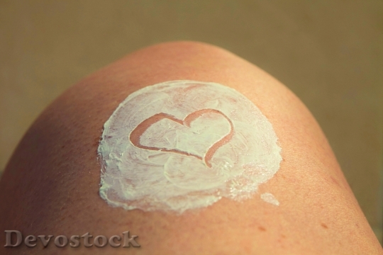 Devostock Sunblock Skincare Healthy Skin Heart 161608.jpeg