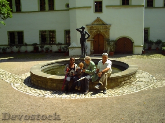 Devostock Family setting at the side of the fountain