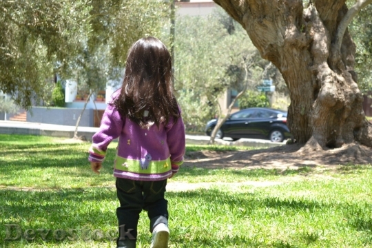Devostock Little girl walking in the park