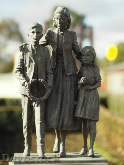 Devostock Statue of a mother and her children