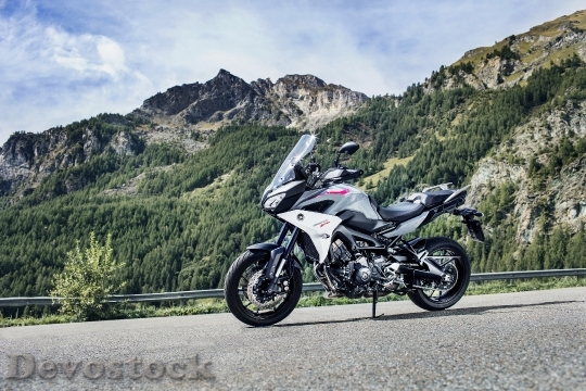 Devostock Yamaha 2018 motobike modern  (5)