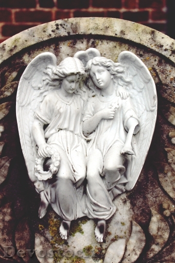 Devostock Angel Statue Fig Woman 0