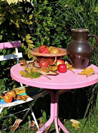 Devostock Apple Garden Garden Table