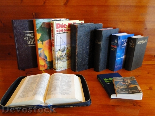 Devostock Bible Holy Book Christianity 1