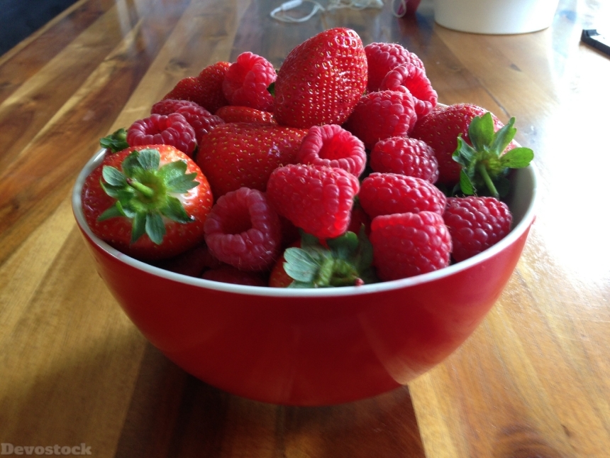 Devostock Bowl Berries Berries Strawberries