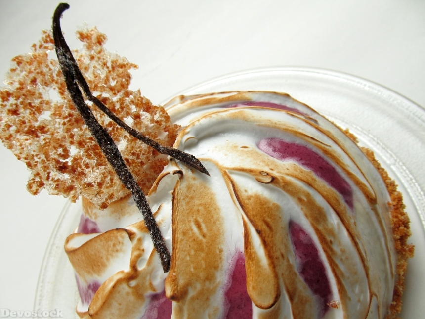Devostock Cassis Vanilla Cake Fruit
