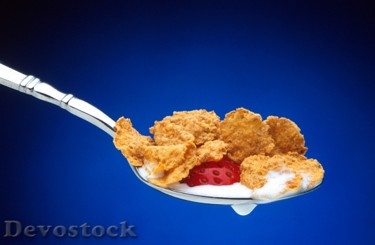 Devostock Cereal Spoonful Strawberry Spoon