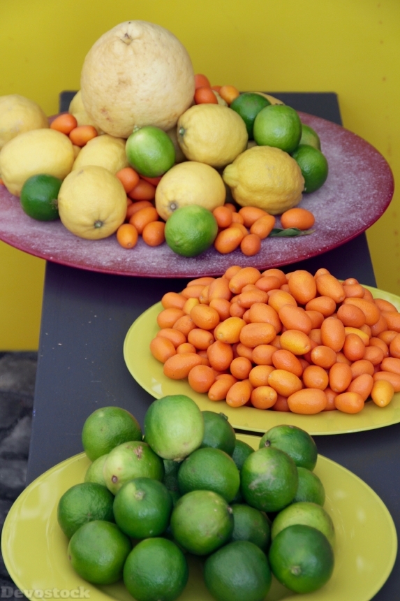 Devostock Citrus Fruits Plate Lime