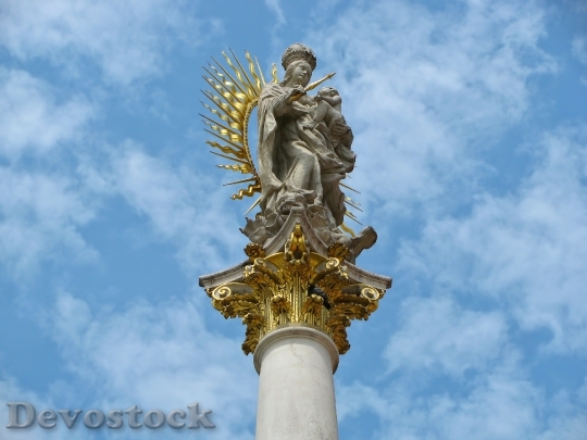 Devostock Column Madonna Child Jesus