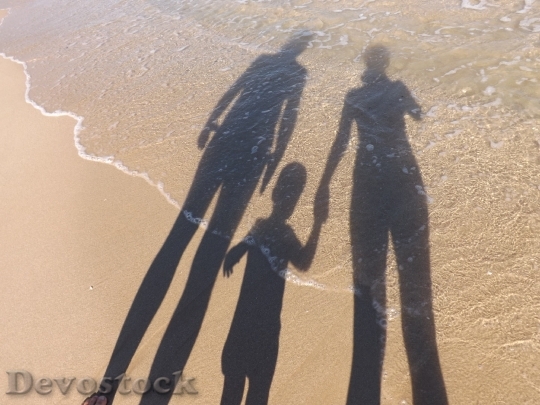 Devostock Family Shadows Sea Seaside