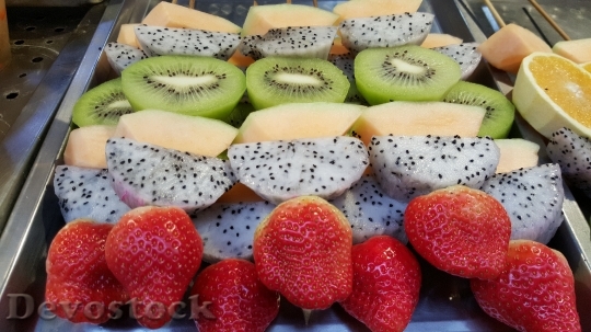 Devostock Fresh Fruit Kiwi Strawberry