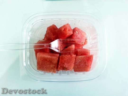 Devostock Fresh Watermelon Chunks In