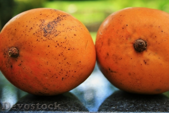Devostock Fruit Mangoes Round Orange
