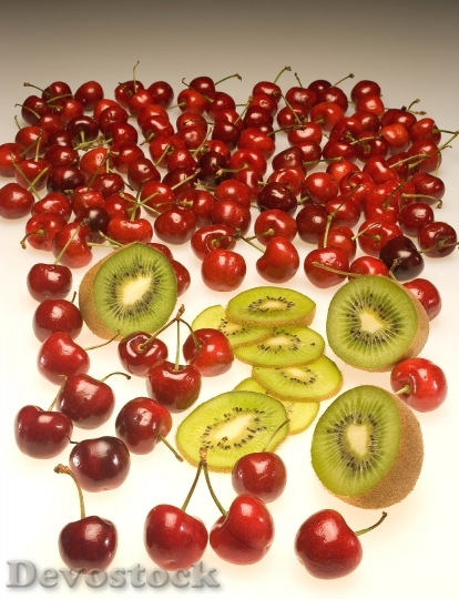 Devostock Fruits Kiwi Sweet Cherries
