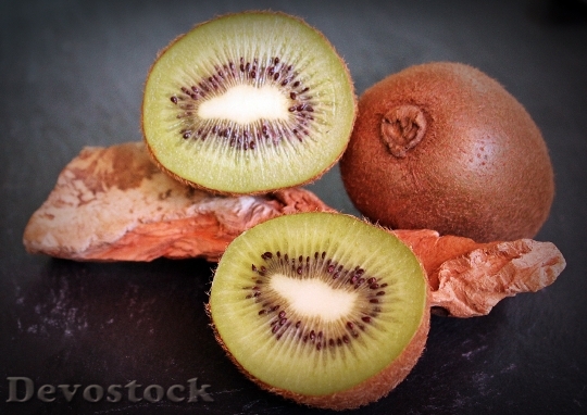 Devostock Kiwi Fruit Healthy Vitamins 14