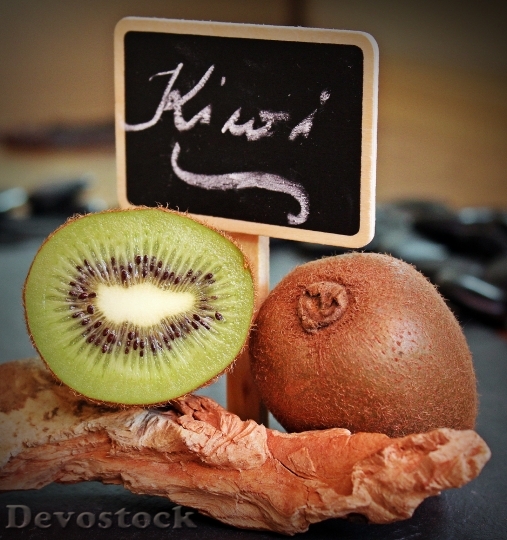 Devostock Kiwi Fruit Healthy Vitamins 20