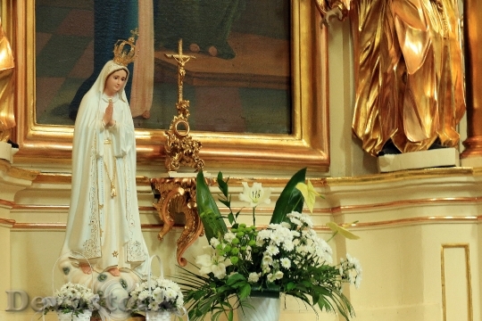 Devostock Mary Church Altar Madonna