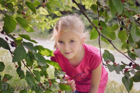 Devostock Mulberry Little Girl Summer