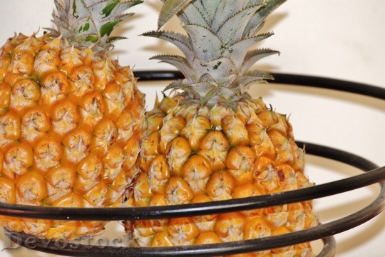 Devostock Pineapple Sweet Fruit Basket