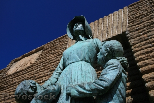 Devostock Pioneer Statue Statue Bronze