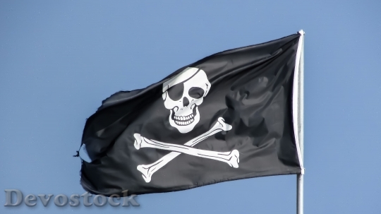 Devostock Pirates Flag Skull Symbol