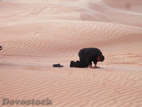 Devostock Prayer Desert Muslim Religion