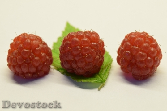Devostock Raspberries Red Fruits Berries 1