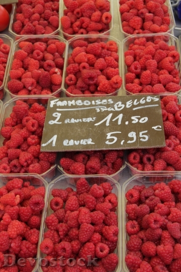 Devostock Raspberry Market Summer Fruit