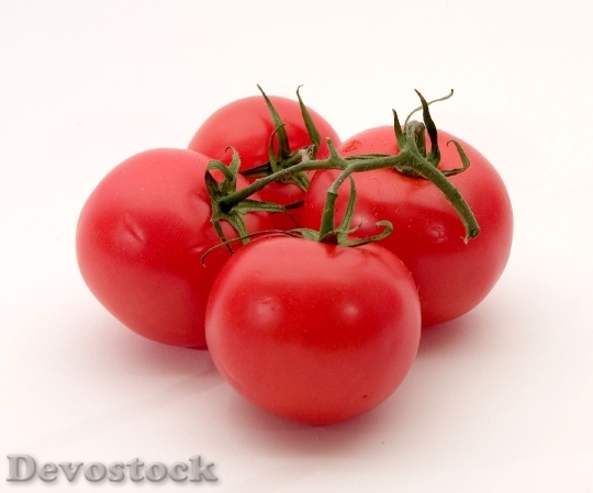 Devostock Red Tomatoes With Water