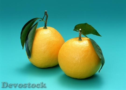 Devostock Ripe Orange With Leaves
