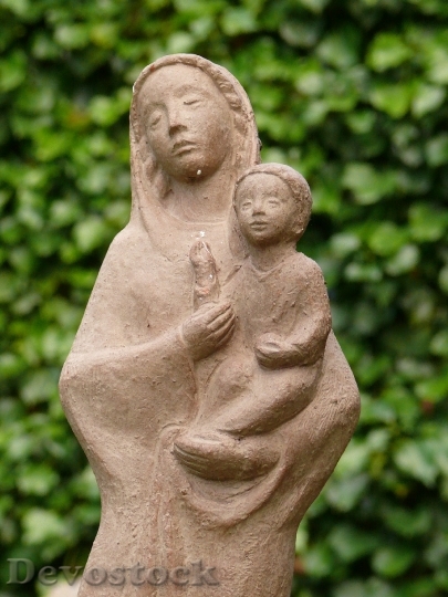 Devostock Sculpture Maria Garden Mother