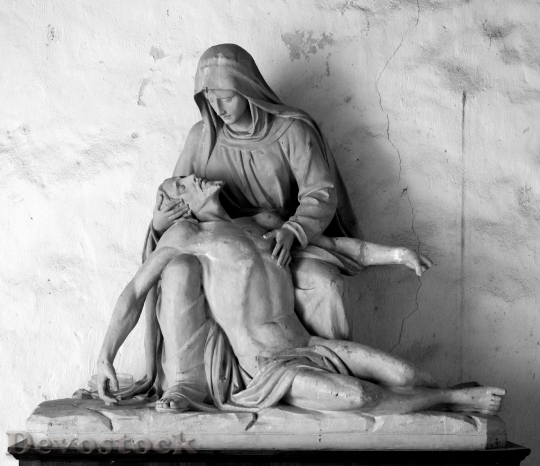 Devostock Sculpture Religion Jesus Marie