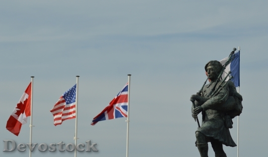 Devostock Statue Flag Bronze Commemoration