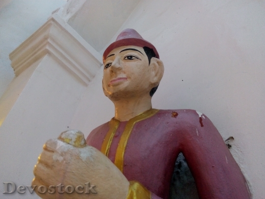 Devostock Statues Shwedagon Pagoda Shwedagon