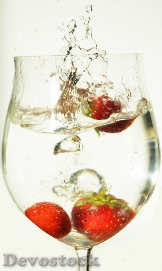 Devostock Strawberries Frisch Water Fruit