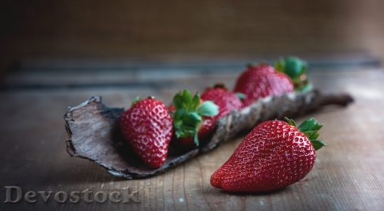 Devostock Strawberries Red Ripe Course 1