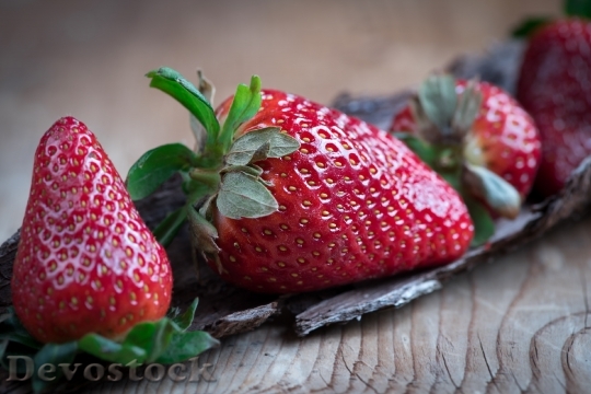 Devostock Strawberries Red Ripe Course 2