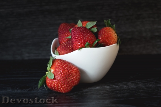 Devostock Strawberries Red Ripe Shell 0